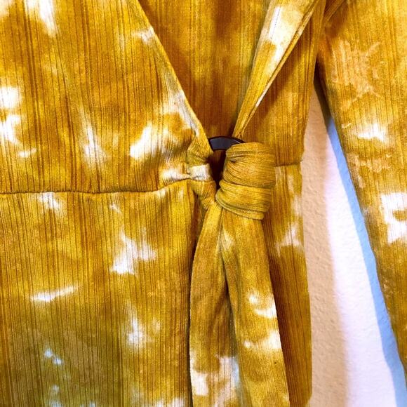 June and Hudson Wrap Dress Women’s Size Large Midi Mustard Yellow Tie Dye - Picture 3 of 10